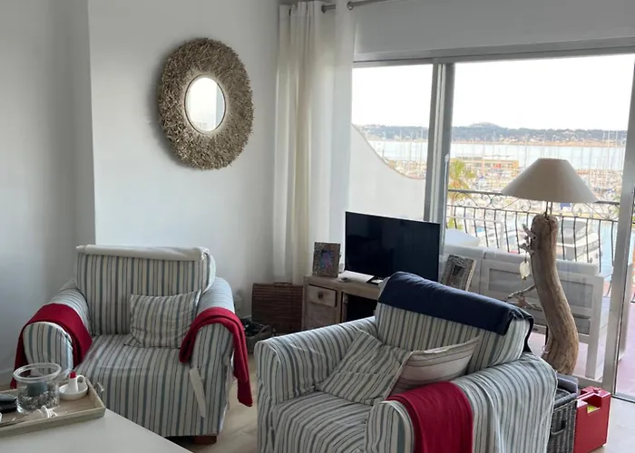 Apartment Face A La *